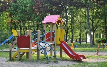 Plac zabaw w parku Staszica